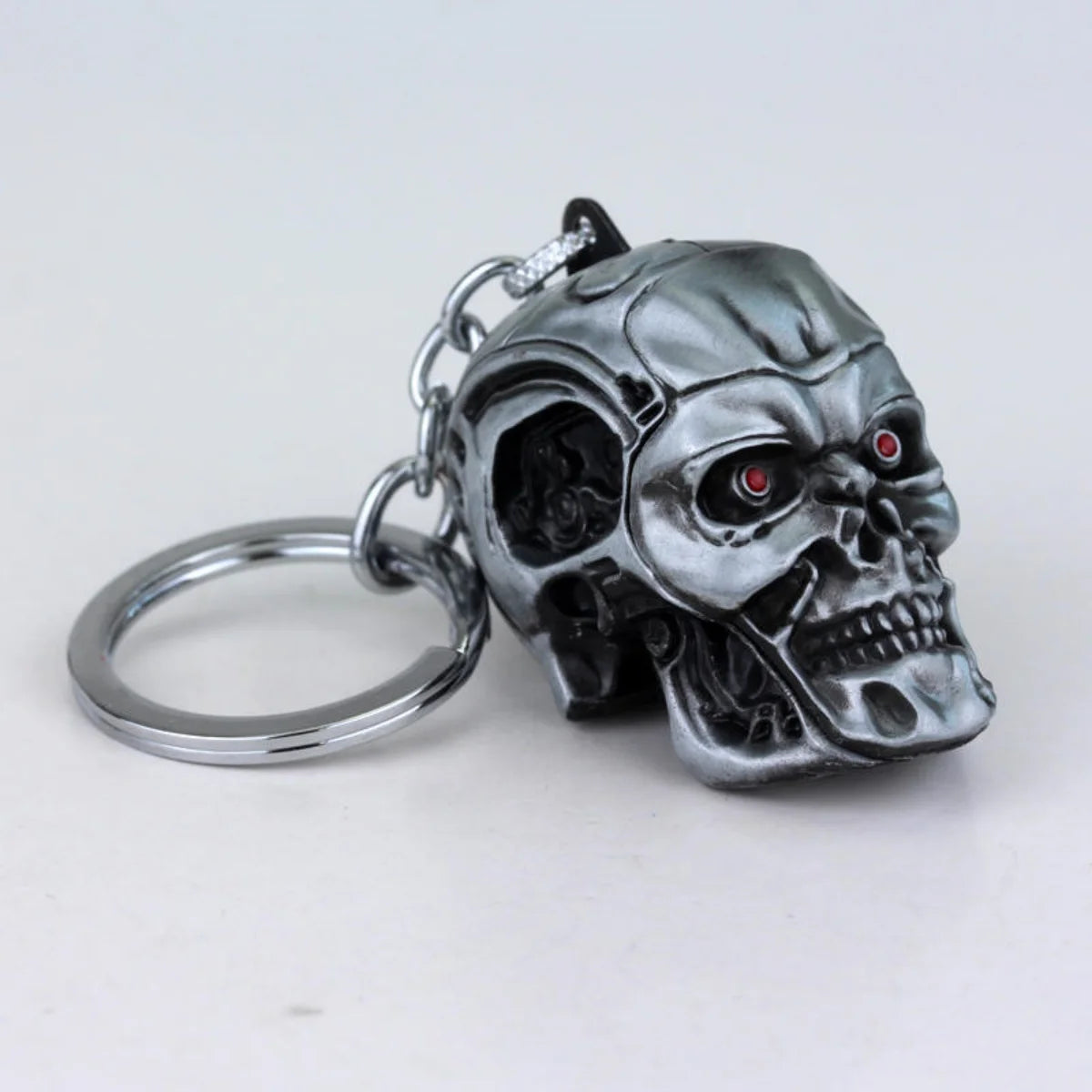Vintage Charm Terminator Skull Head Keychain Men Women Fashion Pendant